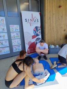 Sinus Linz mit Reanimationspuppe
