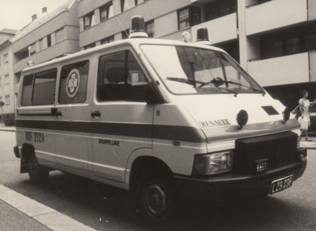 Altes Rettungsfahrzeug von 1984