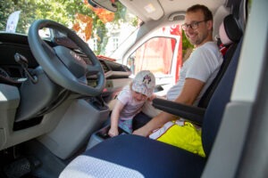 Kind in Rettungsfahrzeug