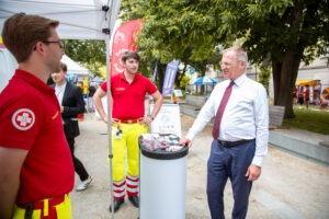 LH Stelzer bei Samariterbund Stand