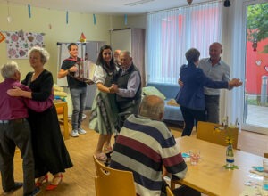 Oktoberfest in der Tagesbetreuung - Tanzen