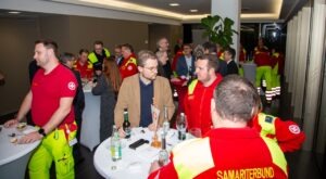 Feiernde Samariterinnen und Samariter