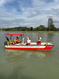 Samariterbund Wasserrettungsbot auf der Donau