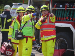 3 Sanitäter bei einer Übung