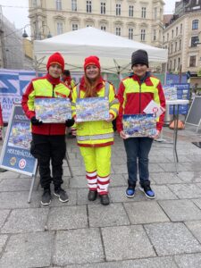 3 Samariter zeigen den Kalender
