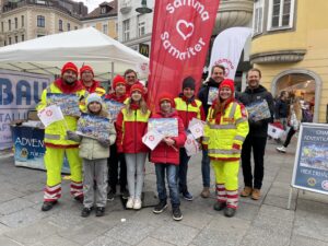 Gruppenfoto beim Verkaufsstand