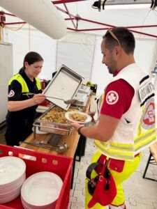 Essenausgabe bei einem Ambulanzdienst