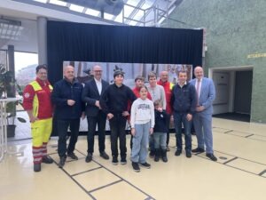 Gruppenfoto Samariter und Politiker im DesignCenter